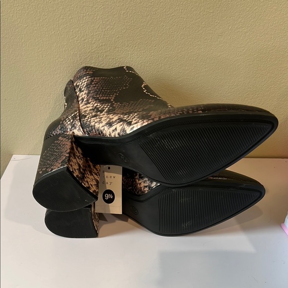 A New Day Women's Black and Brown Ankle Boots 9.5 - Picture 7 of 7